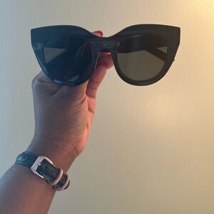 Le Specs “Air Heart” in Black